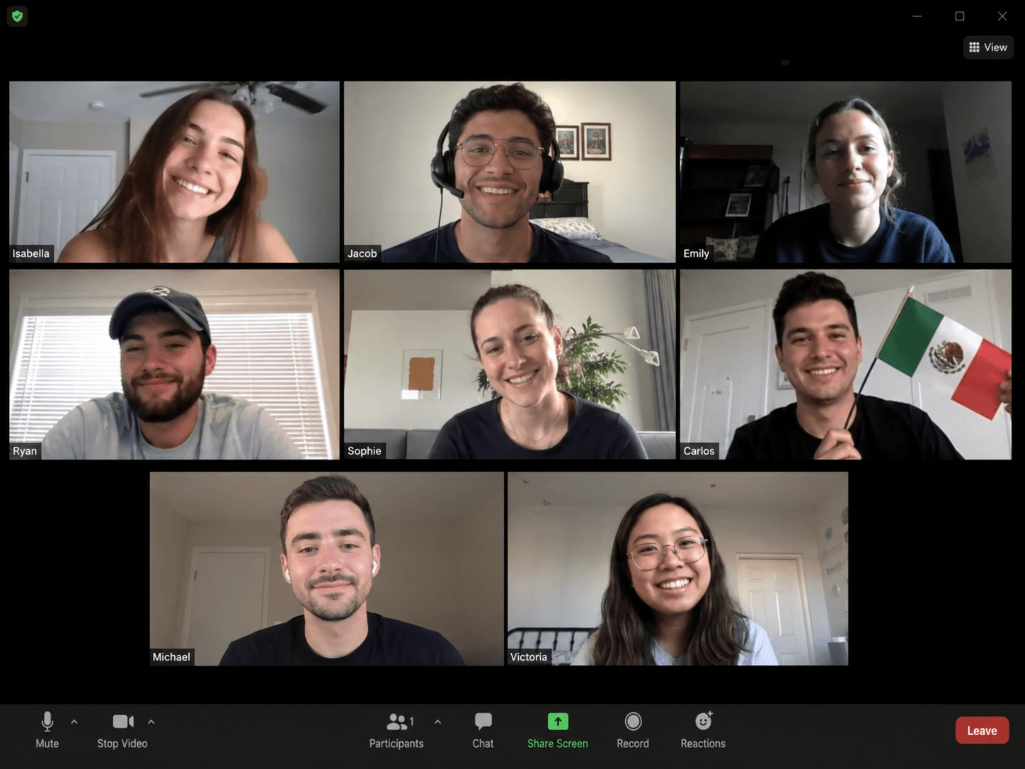 A group of people meeting over Zoom to practice Spanish